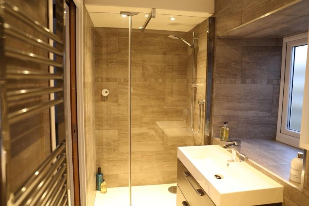 Shorepark - Waterfront Cottage With Stunning Views 邓弗里斯 外观 照片